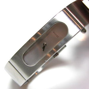 GUCCI 2400 S �O�b�`