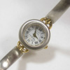 ANNE KLEIN�o���O���u���X